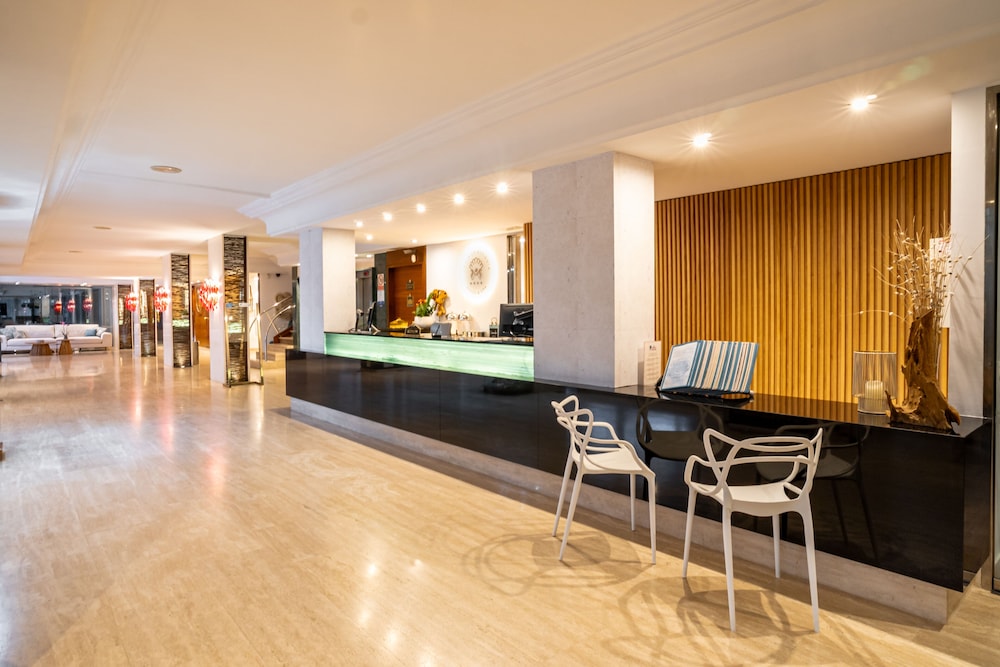 Bahia de Alcudia Hotel & Spa — Hotel building in Alcudia, Balearic Islands