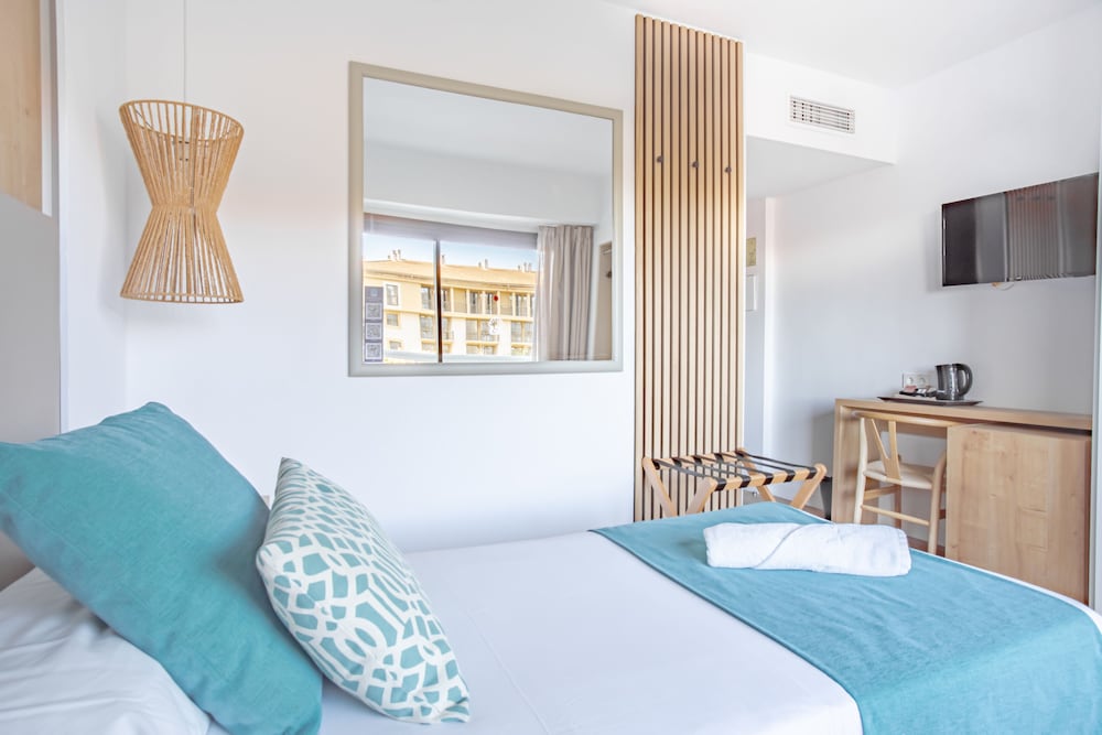 Bahia de Alcudia Hotel & Spa — Hotel rooms in Alcudia, Balearic Islands