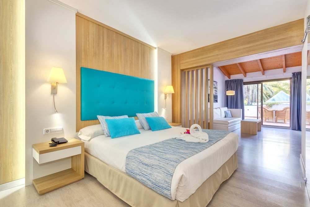 Bahia de Alcudia Hotel & Spa — Hotel rooms in Alcudia, Balearic Islands