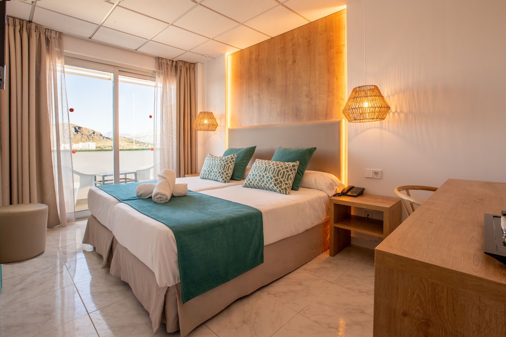 Bahia de Alcudia Hotel & Spa — Hotel rooms in Alcudia, Balearic Islands