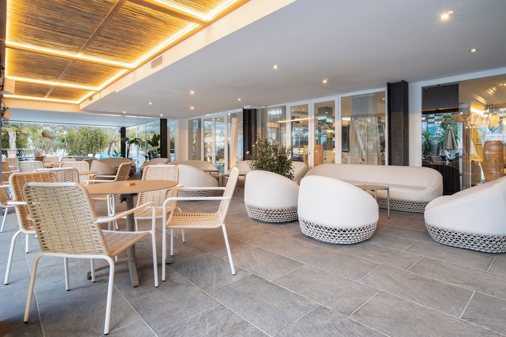 Bahia de Alcudia Hotel & Spa — Restaurant & bars in Alcudia, Balearic Islands