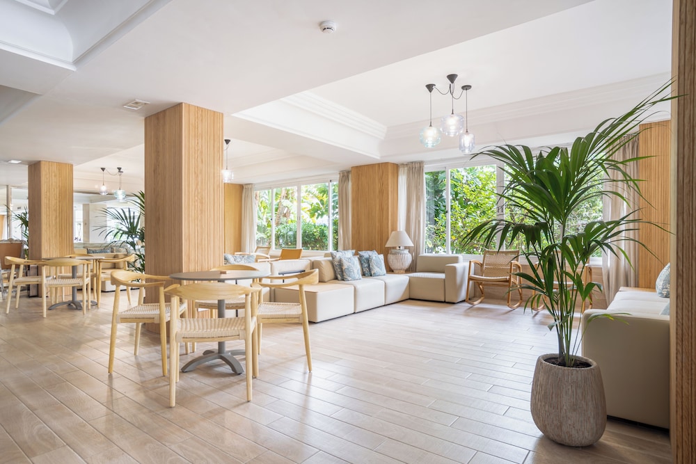 Bahia de Alcudia Hotel & Spa — Hotel building in Alcudia, Balearic Islands