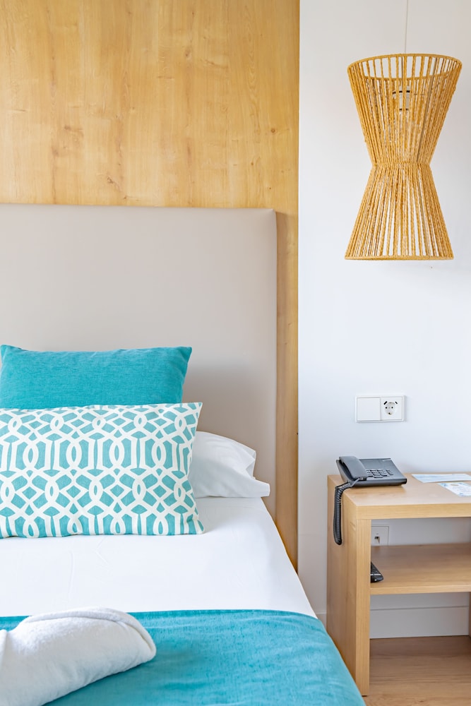 Bahia de Alcudia Hotel & Spa — Hotel rooms in Alcudia, Balearic Islands