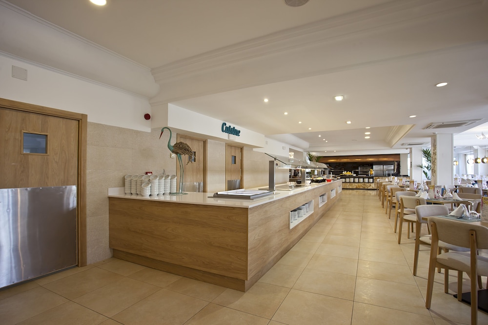 Bahia de Alcudia Hotel & Spa — Restaurant & bars in Alcudia, Balearic Islands