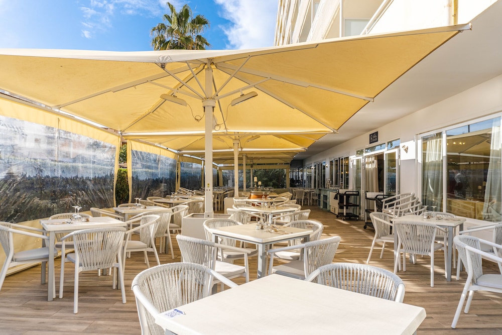 Bahia de Alcudia Hotel & Spa — Restaurant & bars in Alcudia, Balearic Islands