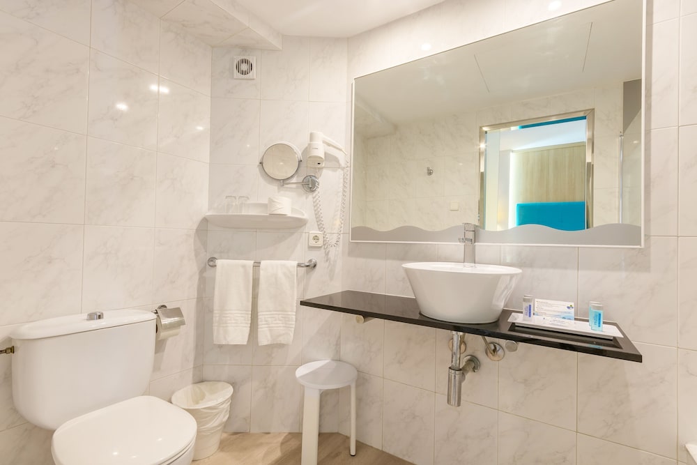 Bahia de Alcudia Hotel & Spa — Hotel rooms in Alcudia, Balearic Islands