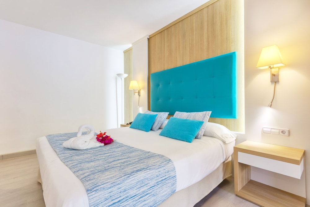 Bahia de Alcudia Hotel & Spa — Hotel rooms in Alcudia, Balearic Islands