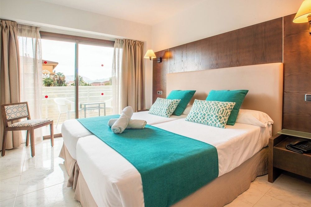 Bahia de Alcudia Hotel & Spa — Hotel rooms in Alcudia, Balearic Islands