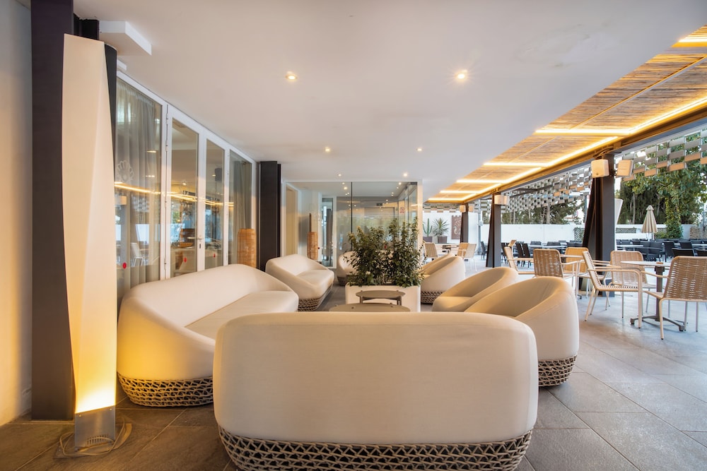 Bahia de Alcudia Hotel & Spa — Restaurant & bars in Alcudia, Balearic Islands
