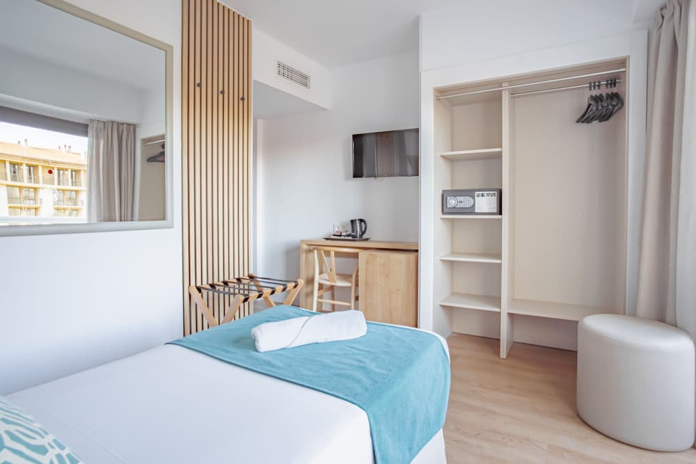 Bahia de Alcudia Hotel & Spa — Hotel rooms in Alcudia, Balearic Islands