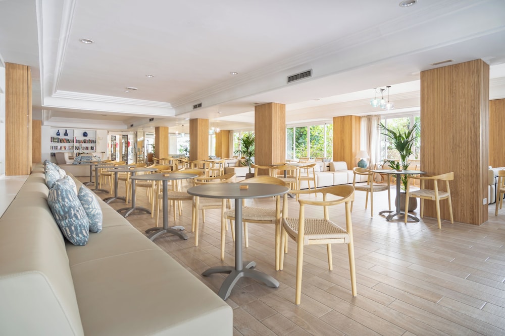 Bahia de Alcudia Hotel & Spa — Restaurant & bars in Alcudia, Balearic Islands