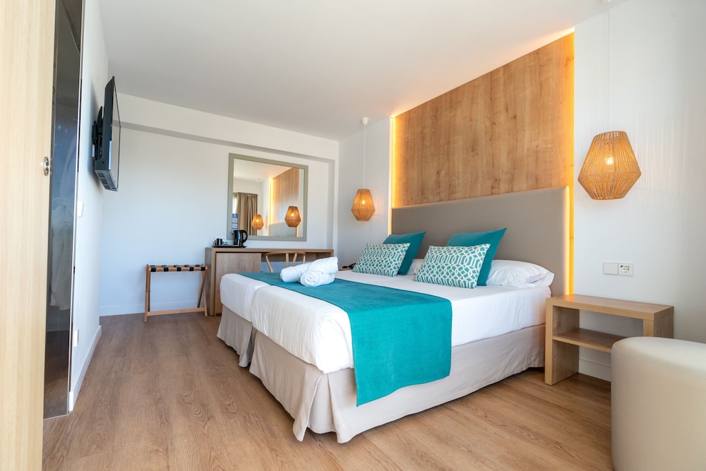 Bahia de Alcudia Hotel & Spa — Hotel rooms in Alcudia, Balearic Islands