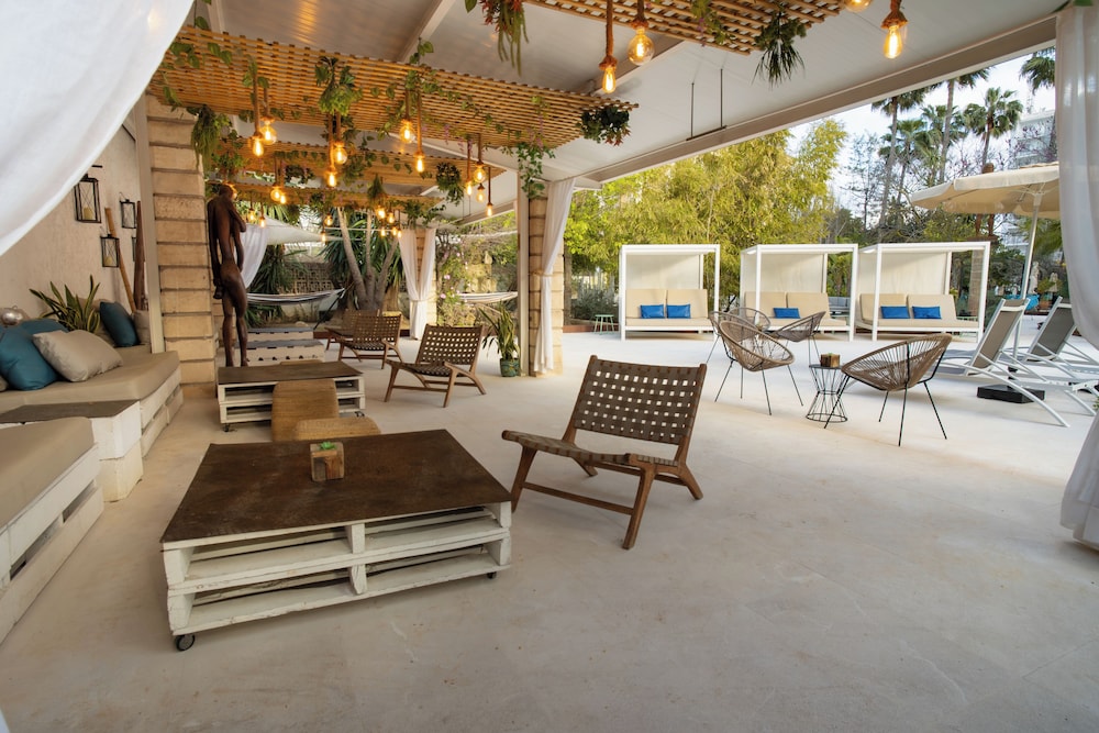 Bahia de Alcudia Hotel & Spa — Restaurant & bars in Alcudia, Balearic Islands