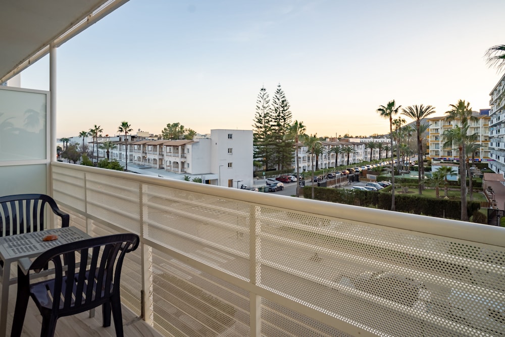 Bahia de Alcudia Hotel & Spa — Hotel rooms in Alcudia, Balearic Islands
