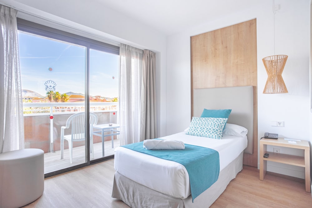 Bahia de Alcudia Hotel & Spa — Hotel rooms in Alcudia, Balearic Islands
