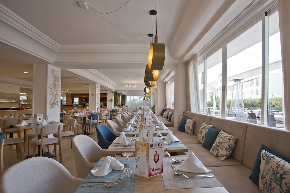 Bahia de Alcudia Hotel & Spa — Restaurant & bars in Alcudia, Balearic Islands