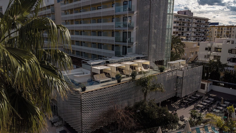 Bahia de Alcudia Hotel & Spa — Hotel building in Alcudia, Balearic Islands