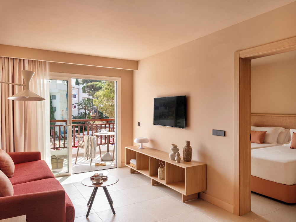 Inturotel Esmeralda Park — Hotel rooms in Cala d´Or, Balearic Islands