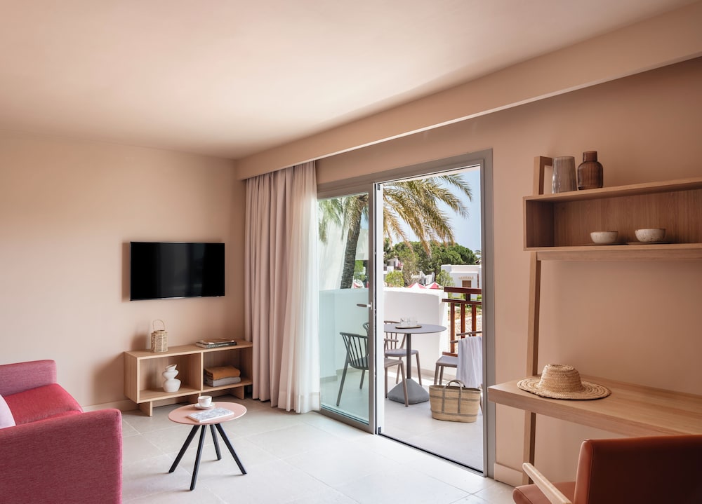 Inturotel Esmeralda Park — Hotel rooms in Cala d´Or, Balearic Islands