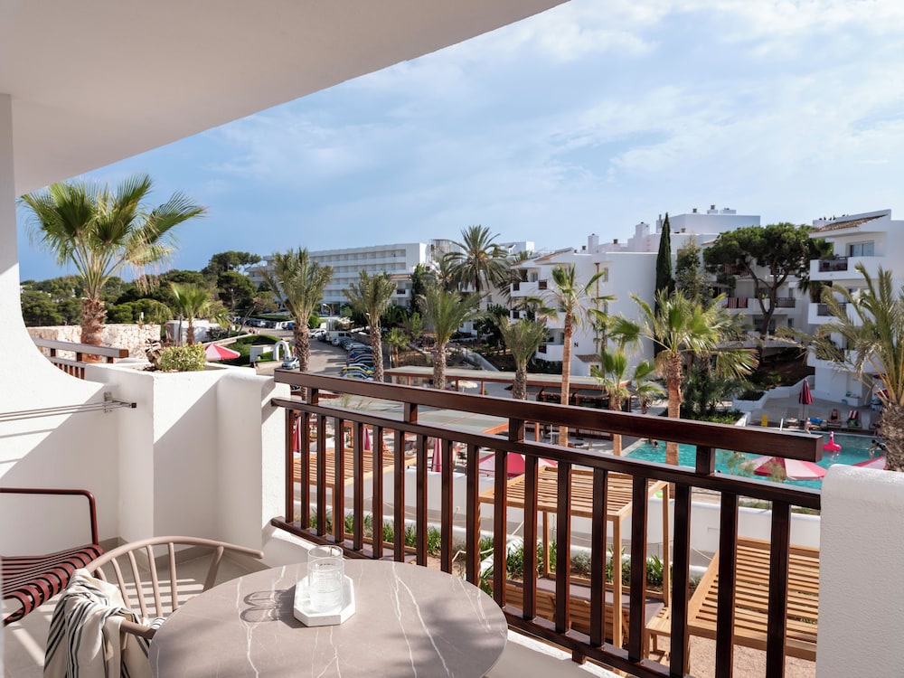 Inturotel Esmeralda Park — Hotel rooms in Cala d´Or, Balearic Islands