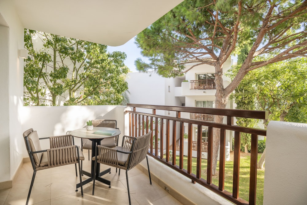 Inturotel Esmeralda Park — Hotel building in Cala d´Or, Balearic Islands