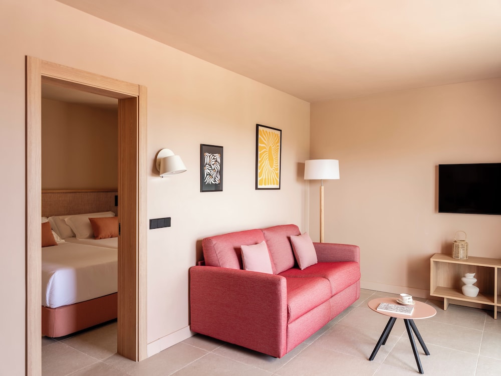 Inturotel Esmeralda Park — Hotel rooms in Cala d´Or, Balearic Islands