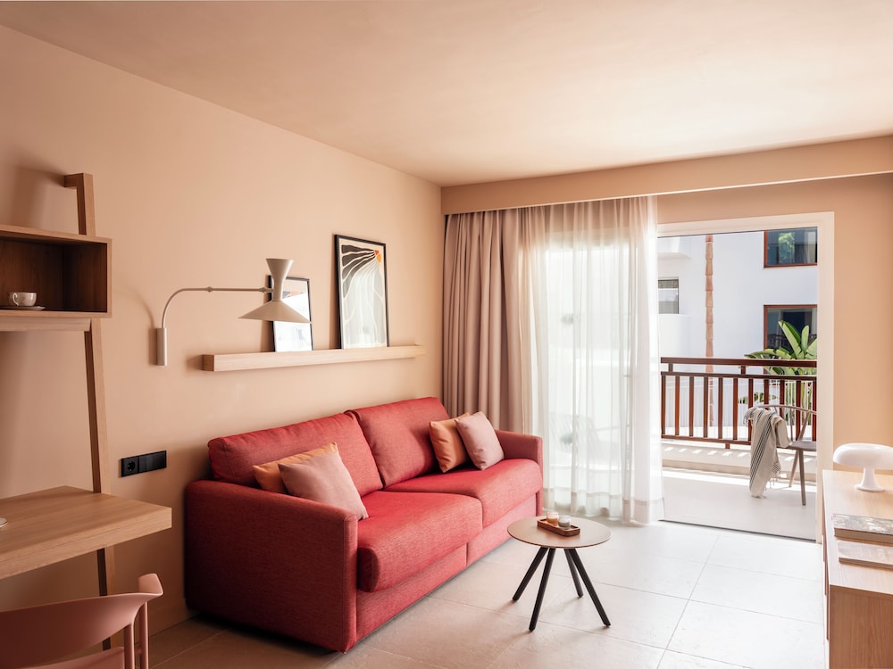 Inturotel Esmeralda Park — Hotel rooms in Cala d´Or, Balearic Islands