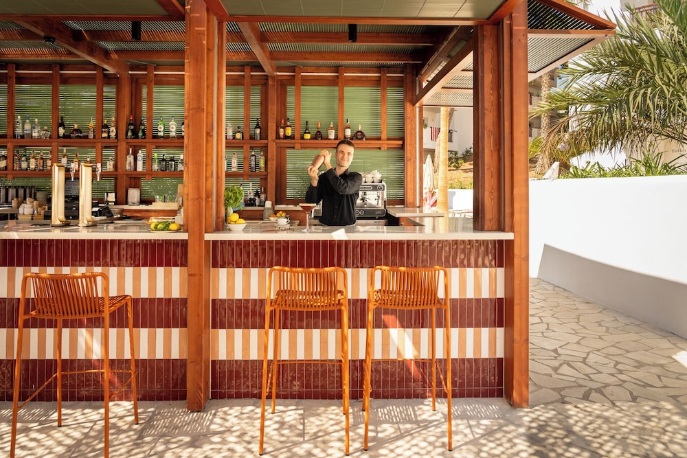 Inturotel Esmeralda Park — Restaurant & bars in Cala d´Or, Balearic Islands