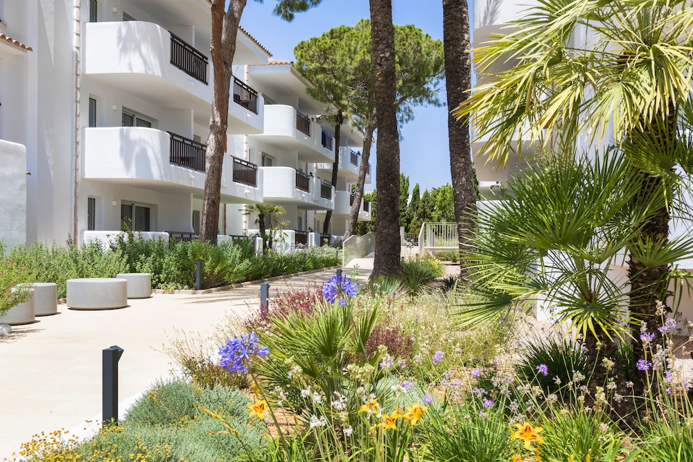 Inturotel Esmeralda Park — Hotel building in Cala d´Or, Balearic Islands