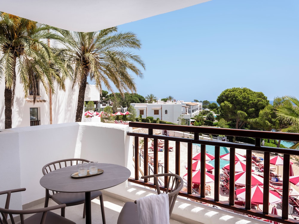 Inturotel Esmeralda Park — Hotel rooms in Cala d´Or, Balearic Islands