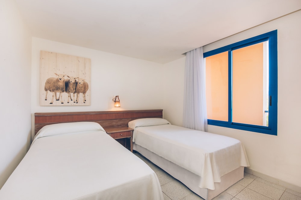 Iberostar Waves Club Cala Barca - All inclusive — Hotel rooms in Portopetro, Balearic Islands