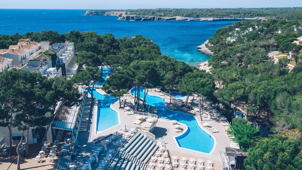 Iberostar Waves Club Cala Barca - All inclusive — Swimming pool in Portopetro, Balearic Islands