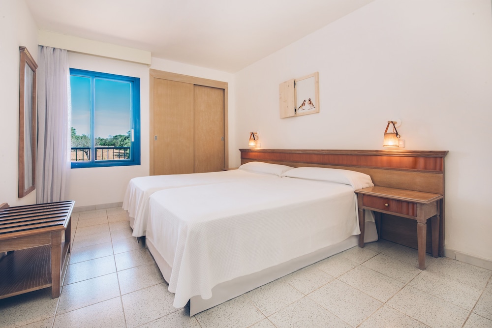 Iberostar Waves Club Cala Barca - All inclusive — Hotel rooms in Portopetro, Balearic Islands
