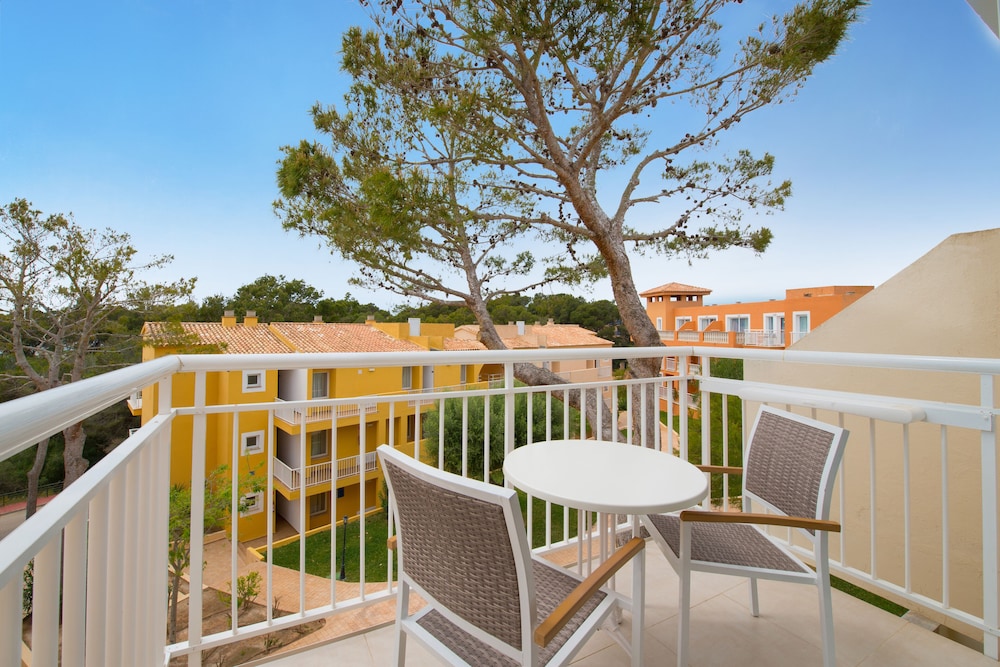 Iberostar Waves Club Cala Barca - All inclusive — Hotel building in Portopetro, Balearic Islands