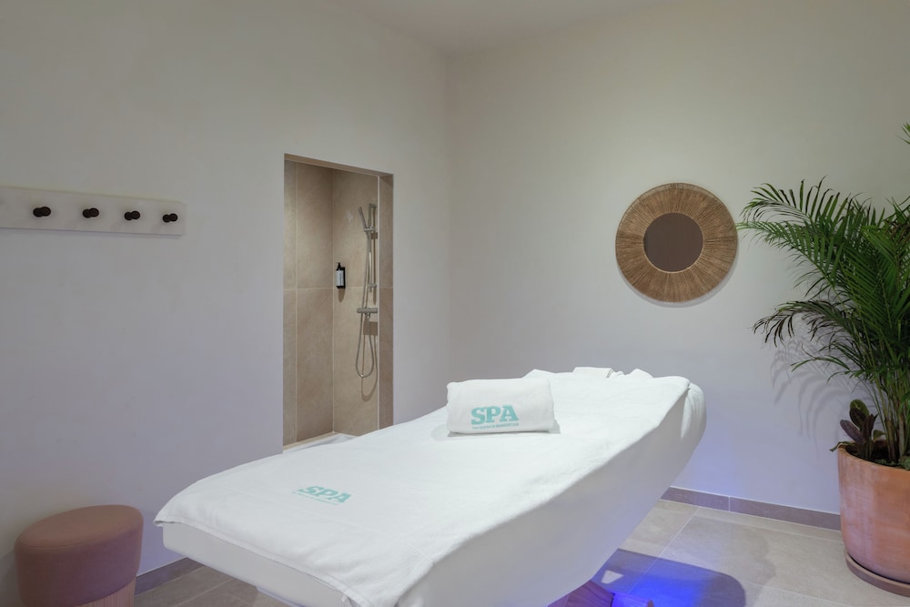 Iberostar Waves Club Cala Barca - All inclusive — Spa in Portopetro, Balearic Islands