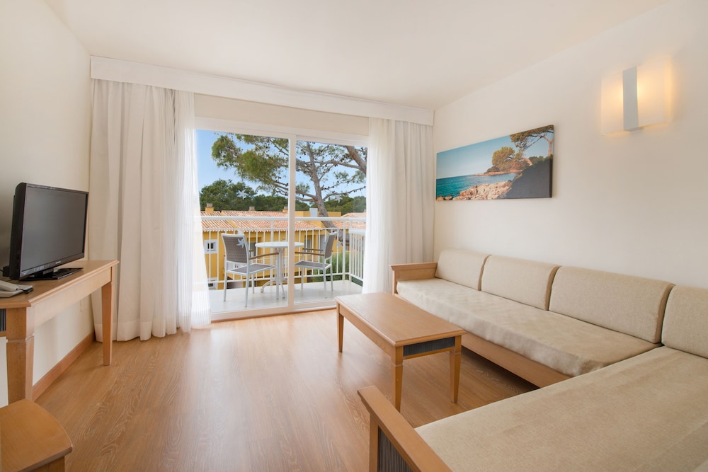 Iberostar Waves Club Cala Barca - All inclusive — Hotel rooms in Portopetro, Balearic Islands