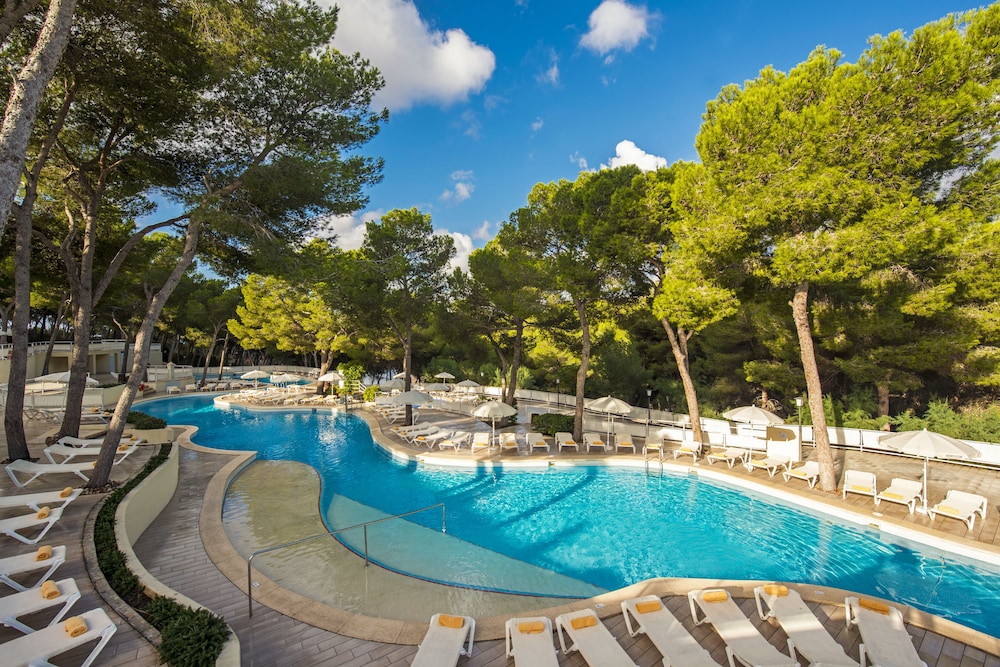 Iberostar Waves Club Cala Barca - All inclusive — Swimming pool in Portopetro, Balearic Islands