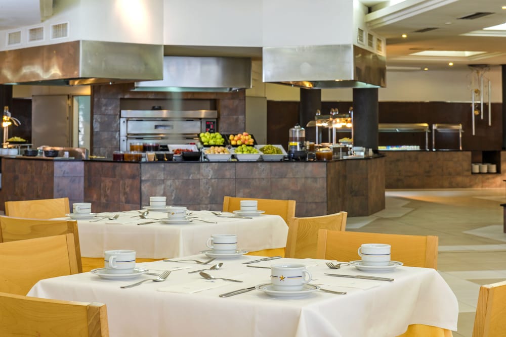 Iberostar Waves Club Cala Barca - All inclusive — Restaurant & bars in Portopetro, Balearic Islands