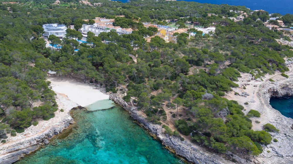 Iberostar Waves Club Cala Barca - All inclusive — Beach in Portopetro, Balearic Islands