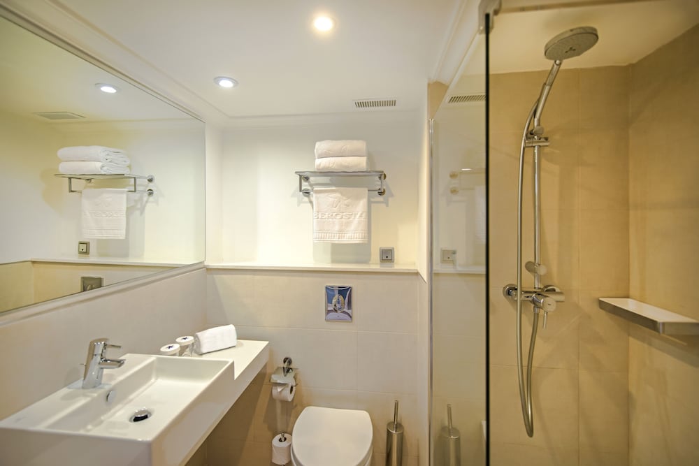 Iberostar Waves Club Cala Barca - All inclusive — Hotel rooms in Portopetro, Balearic Islands