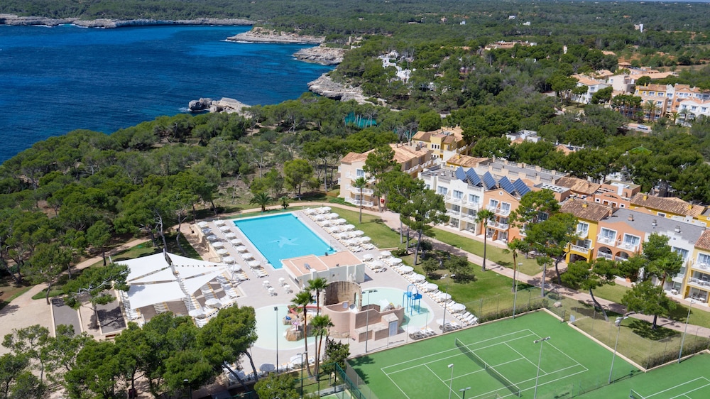 Iberostar Waves Club Cala Barca - All inclusive — Sports & recreation in Portopetro, Balearic Islands