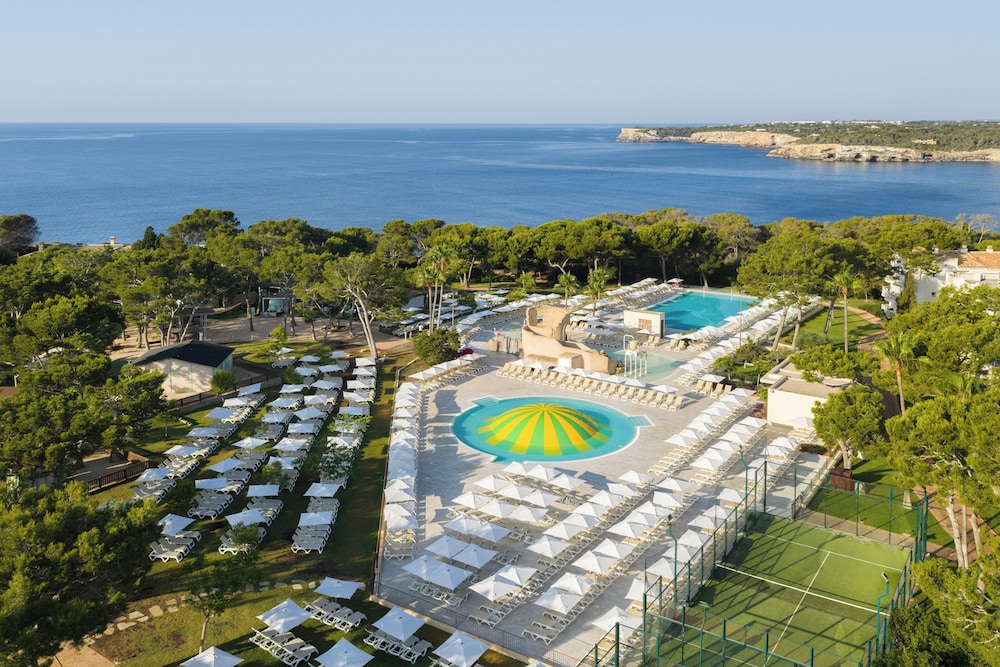 Iberostar Waves Club Cala Barca - All inclusive — Swimming pool in Portopetro, Balearic Islands
