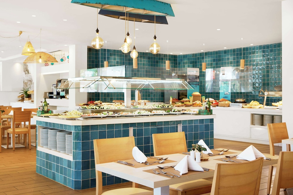 Iberostar Waves Club Cala Barca - All inclusive — Restaurant & bars in Portopetro, Balearic Islands