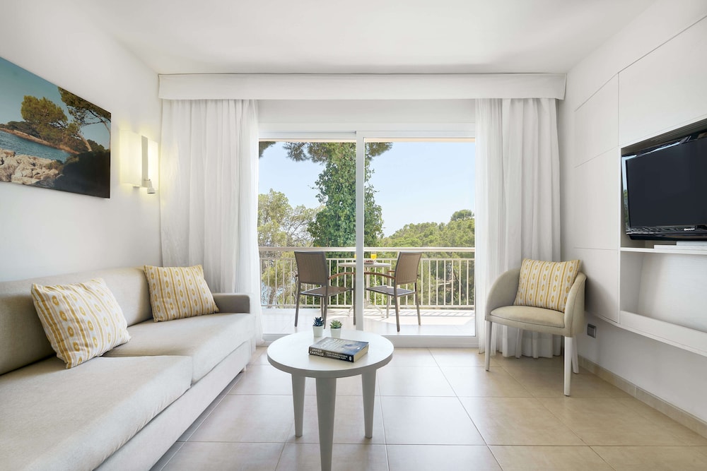 Iberostar Waves Club Cala Barca - All inclusive — Hotel rooms in Portopetro, Balearic Islands