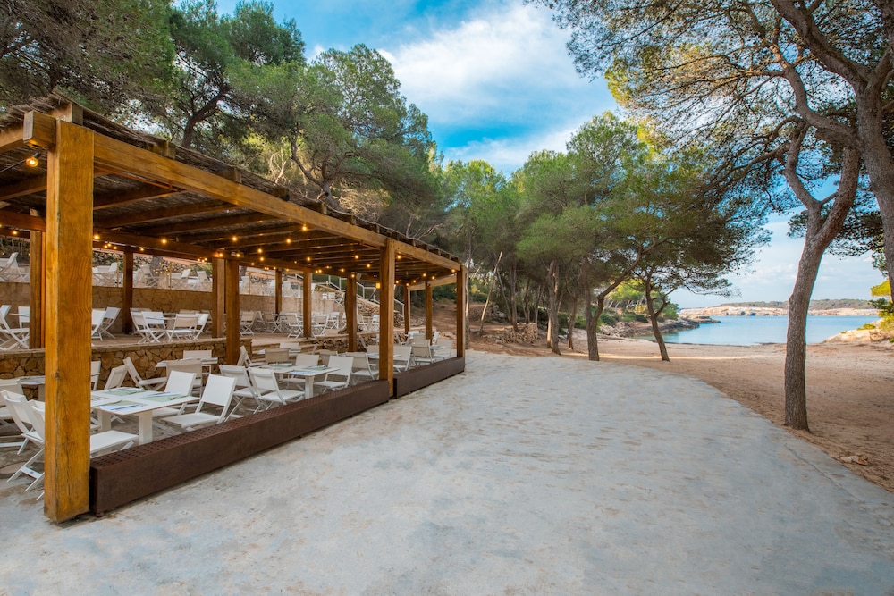 Iberostar Waves Club Cala Barca - All inclusive — Restaurant & bars in Portopetro, Balearic Islands