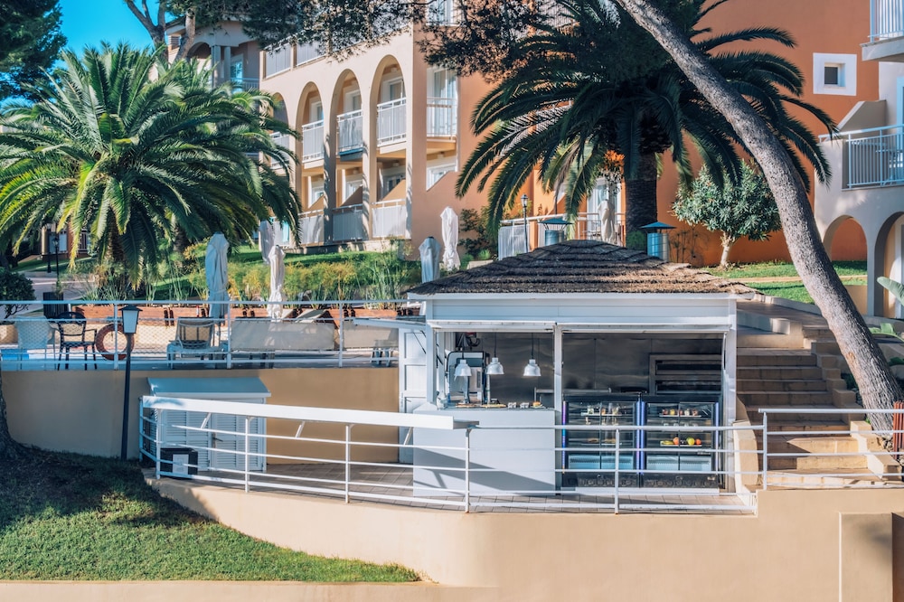 Iberostar Waves Club Cala Barca - All inclusive — Restaurant & bars in Portopetro, Balearic Islands