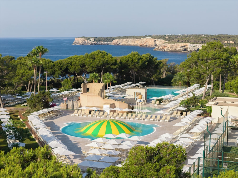 Iberostar Waves Club Cala Barca - All inclusive — Swimming pool in Portopetro, Balearic Islands