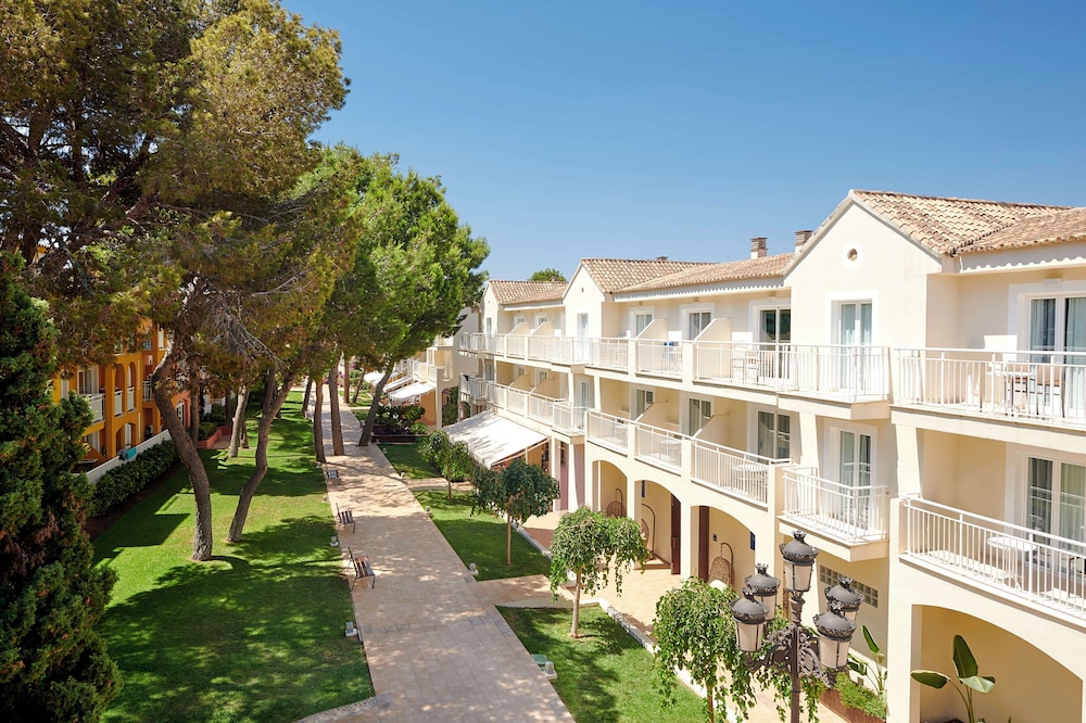 Iberostar Waves Club Cala Barca - All inclusive — Hotel building in Portopetro, Balearic Islands
