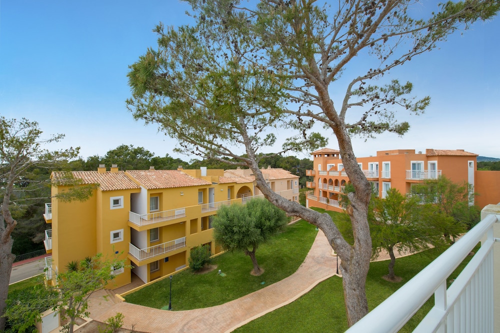 Iberostar Waves Club Cala Barca - All inclusive — Hotel building in Portopetro, Balearic Islands
