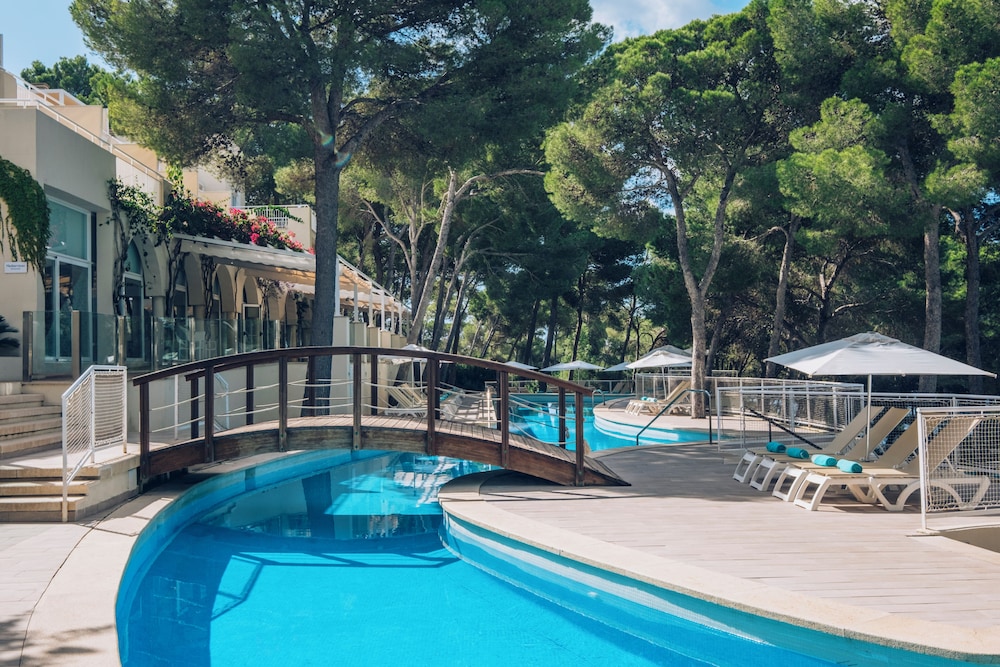 Iberostar Waves Club Cala Barca - All inclusive — Swimming pool in Portopetro, Balearic Islands